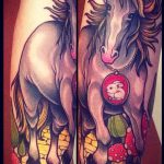 Az egyszarvú tetoválás remek példája - a rajz alkalmas egyszarvú tetoválásra a hátán