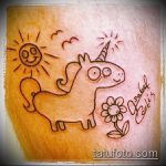 A meglévő egyszarvú tetoválás klassz változata - a rajz alkalmas egyszarvú tetoválására rózsás tetoválású egyszarvú geometriában