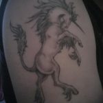 A tetovált unikornis remek példája - a rajz alkalmas egyszarvú tetoválásra.