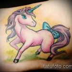 Egy remek példa a kész egyszarvú tetoválásra - a rajz alkalmas egyszarvú tetoválásra lányokon