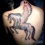 Az alkalmazott egyszarvú tetoválás hűvös változata - a rajz alkalmas egyszarvú tetováláshoz férfiak számára