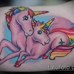 Érvényes példa az elkészült egyszarvú tetoválásra - a rajz alkalmas egyszarvú comb tetoválására