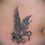 Eredeti példa egy meglévő egyszarvú tetoválásra - a rajz alkalmas egyszarvú tetoválásra.