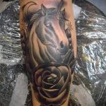 Az alkalmazott egyszarvú tetoválás eredeti változata - a rajz alkalmas a borjú egyszarvú tetoválására