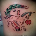 A kész egyszarvú tetoválás hűvös változata - a rajz alkalmas egyszarvú tetoválásra a hátán