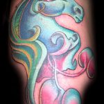 A kivitelezett egyszarvú tetoválás hűvös változata - a rajz alkalmas egyszarvú tetoválására rózsaszín egyszarvú geometriában