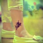 Az alkalmazott egyszarvú tetoválás eredeti változata - a rajz alkalmas egyszarvú tetoválásra a karon