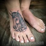 Az egyszarvú tetoválás hűvös változata - a rajz alkalmas egyszarvú tetoválásra a hátán