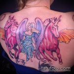 A kivitelezett egyszarvú tetoválás eredeti változata - a rajz alkalmas a pegasus egyszarvú tetováláshoz