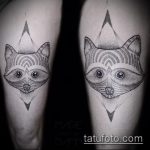 678 -as mosómedve -tetoválás fotója - a minta exkluzív változata, amely sikeresen használható egy mosómedve -tetoválás átalakítására és felhelyezésére a vádliján fényképként