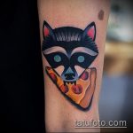 fénykép a mosómedve tetoválásról, 296. szám - a minta hűvös változata, amely jól használható egy mosómedve vázlatának rajzolásához a vállára tetoválásként