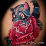 fotó a mosómedve tetoválásról, 408. szám - a minta érdekes változata, amely sikeresen használható egy mosómedve vázlatának átalakítására és felhelyezésére a vállára tetoválásként