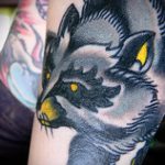 fénykép a mosómedve tetoválásról, 617 sz. - a minta egyedi változata, amely könnyen használható mosómedve vázlatainak feldolgozására és felhelyezésére a vállára tetoválásként