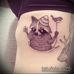 fénykép a mosómedve tetoválásról, 608. szám - a rajz hűvös változata, amely jól használható egy mosómedve vázlatának rajzolásához és vázlatának rajzolásához a vállára tetoválásként