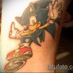 Az alkalmazott tetováló sün egyedi változata - a rajz alkalmas a sündisznó tetoválására a ködben