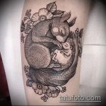 Jó példa a meglévő sündisznó tetoválásra - a rajz alkalmas sündisznó tetoválására a kar ködében