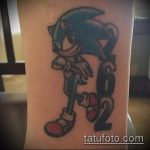 A tetováló sündisznó klassz példája - a rajz alkalmas tetováló sündisznóhoz és virágokhoz