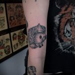 A meglévő sündisznó tetoválás egyedülálló változata - a rajz alkalmas sonkás sündisznó tetováláshoz