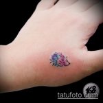 A kész sündisznó tetoválás eredeti változata - a rajz alkalmas sündisznó tetoválására a ködben