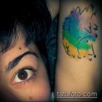 Eredeti példa az alkalmazott tetovált sündisznóra - a rajz alkalmas tetováló sündisznónak a kar ködében