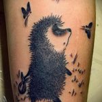 A kész sündisznó tetoválás érdekes változata - a rajz alkalmas sün és mackó tetováláshoz