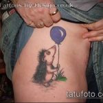 Eredeti példa a tetovált sündisznóra - a rajz alkalmas egy sün tetoválására a karon lévő ködben