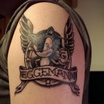 Egy remek példa egy alkalmazott tetováló sündisznóra - a rajz alkalmas egy sündisznó tetoválására a gyomorban