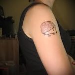 Az alkalmazott sündisznó tetoválás hűvös változata - a rajz alkalmas sündisznó tetoválásra a csuklón