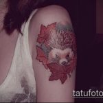 Jó példa a meglévő sündisznó tetoválásra - a rajz alkalmas sündisznó tetoválására a ködben