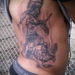 fotó a 339 -es számú gladiátor tetoválásról - a minta érdekes változata, amely sikeresen használható felülvizsgálatra és alkalmazásra gladiátor tetoválásként a hátoldalon