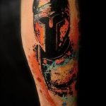 fotó a 20 -as számú gladiátor tetoválásról - a kép hűvös változata, amely jól használható revízióhoz és gladiátor sisak tetoválásként történő alkalmazásához