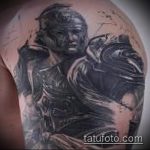 fotó a 453. számú gladiátor tetoválásról - a minta exkluzív változata, amely jól használható feldolgozásra és gladiátor tetoválásként történő alkalmazásra a vállán