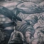 fotó a gladiátor tetoválásról # 40 - a minta érdekes változata, amely sikeresen használható a páncél feldolgozására és felhelyezésére a lábára gladiátor tetoválásként