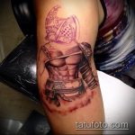 fotó a gladiátor tetoválásról # 819 - a minta hűvös változata, amely jól használható a finomításhoz és a sisak felhelyezéséhez, mint egy gladiátor tetoválás