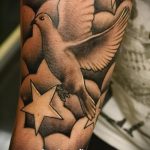 fotó a galamb tetoválásról # 588 - a rajz hűvös változata, amely sikeresen használható a tetoválás finomítására és alkalmazására, mint a békegalamb