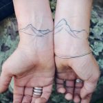 fotó a 46 -os hegyi tetoválásról - a minta hűvös változata, amely sikeresen használható hegyi szikla tetoválásként történő feldolgozásra és alkalmazásra