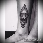 fénykép a hegyi tetoválásról № 951 - a minta hűvös változata, amely sikeresen használható feldolgozásra és hegyi tetoválásként való alkalmazásra egy rombuszban