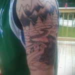 fénykép a 722 -es hegyi tetoválásról - a kép exkluzív változata, amely sikeresen használható a revízióhoz és a hegyek vállán való tetoválásához