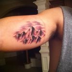 fénykép a 99 -es számú hegyi tetoválásról - a kép hűvös változata, amely sikeresen használható a véglegesítéshez és tetoválás erdőként és hegyekként való alkalmazásához