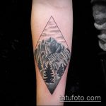 fotó a 115 -ös hegyi tetoválásról - a minta egyedi változata, amely sikeresen használható hegyek és hó tetoválásként történő feldolgozására és felhordására