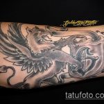 fotó a 774 -es griff tetoválásról - a minta exkluzív változata, amely sikeresen használható átalakításra és tetoválásként griffin abházia