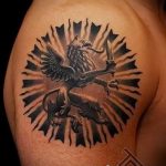 fotó a 115 -ös griff tetoválásról - a minta exkluzív változata, amely sikeresen használható finomításra és alkalmazásra, mint egy griff tetoválása az alkaron