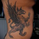 fotó a 224 -es számú tetováló griffről - a kép méltó változata, amely jól használható a pajzsos griff megváltoztatására és tetoválásként történő alkalmazására