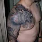 fotó a 74. számú tetováló griffről - a minta hűvös változata, amely könnyen használható felülvizsgálatra és alkalmazásra tetováló griffként a vállán