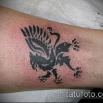 fotó egy griff tetoválásról # 968 - a minta hűvös változata, amely sikeresen használható a grifffej átalakítására és tetoválásként történő alkalmazására