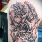 fotó a 314 -es számú tetováló griffről - a minta érdekes változata, amely sikeresen használható felülvizsgálatra és alkalmazásra tetováló griffként a karon