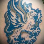 fénykép a tetováló griffről № 966 - a minta egyedi változata, amely sikeresen használható a tetoválás griffjének abházia feldolgozására és alkalmazására