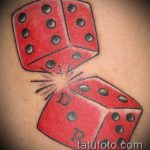 Fotó a 177 -es kocka tetoválásról - a minta méltó változata, amely jól használható a finomításhoz és a tetoválás felhelyezéséhez a nyakon, mint egy kocka