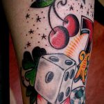 A kocka tetoválás fotója # 731 a minta méltó változata, amely sikeresen használható a kockák átalakítására és felhelyezésére a nyakra tetoválásként