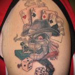 Fotó a 361. számú kocka tetoválásról - a rajz méltó változata, amely sikeresen használható a kockák átalakítására és felhelyezésére tetoválásként a karon